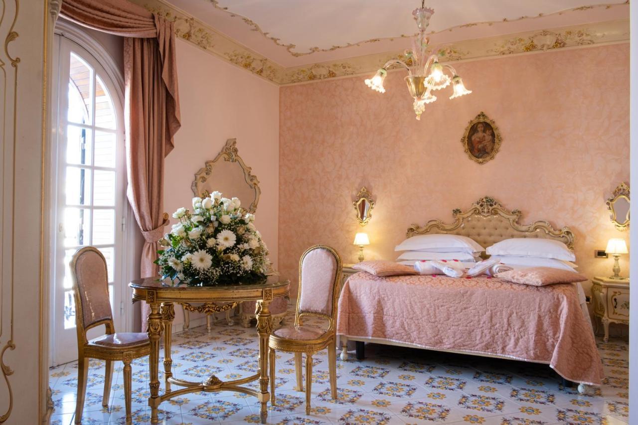 Grand Hotel La Sonrisa SantʼAntonio Abate Extérieur photo