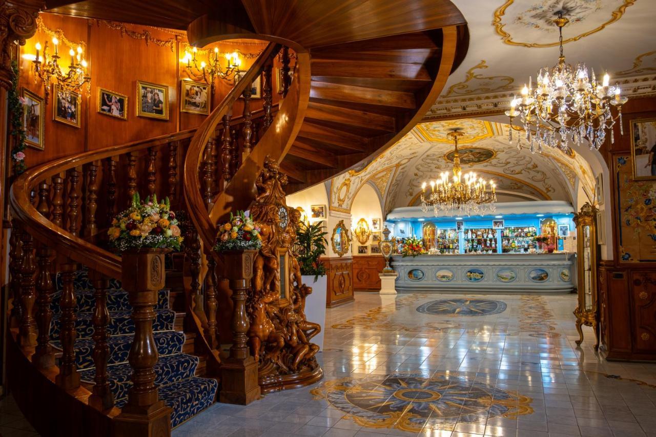 Grand Hotel La Sonrisa SantʼAntonio Abate Extérieur photo The lobby of the hotel
